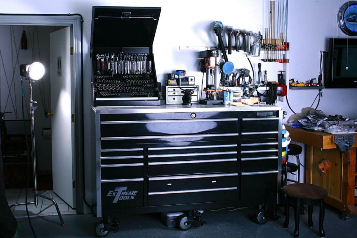 Extreme Tool Boxes 72″ 17 Drawer Triple Bay Professional Tool